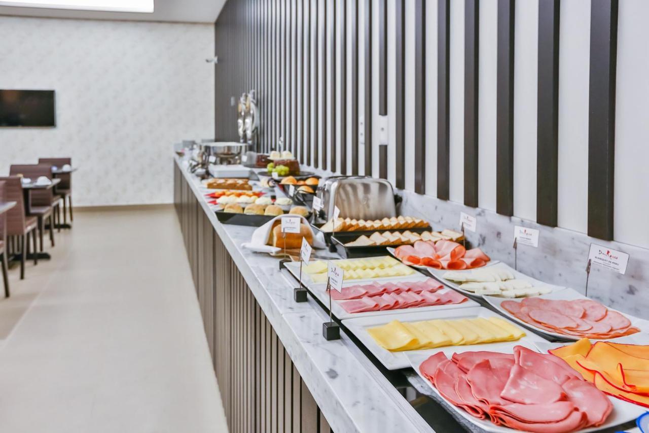 Transamerica Collection Goiânia Zewnętrze zdjęcie A buffet at a hotel